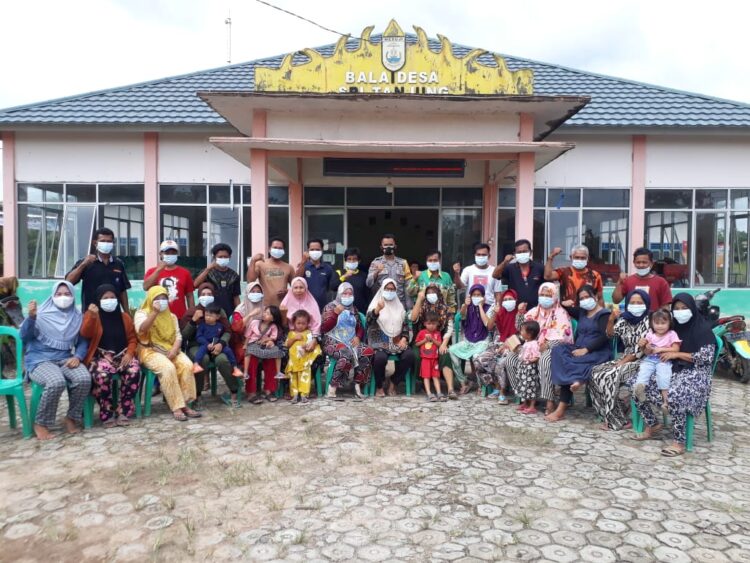 Pemdes Sri Tanjung Lestarikan Budaya Gotong-royong Bersama Dengan Giat Bersih Desa