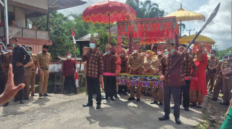 Musrenbang Kecamatan Bupati Dan Wabub Disambut Dengan Arak-arakan Adat Sai Batin