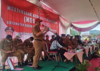 Parosil memberikan sambutan saat acara Mustembang Kecamatan