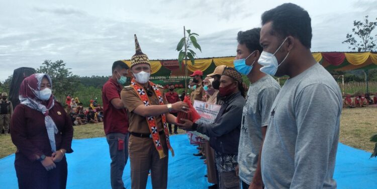 Selama Murenbang di Enam Titik Pemkab Bagikan 1.242 Bibit Buah-buahan