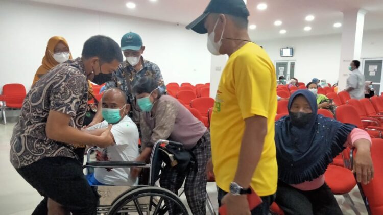 Tim Satgas Covid 19 Seputihagung Bantu Pengobatan Warga