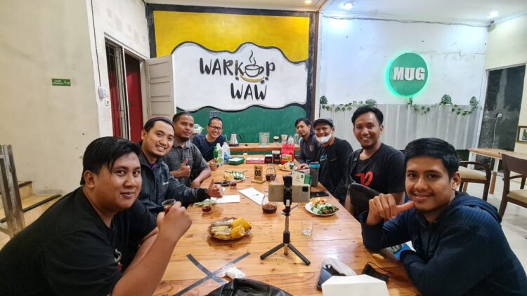 Bergembira dengan Anak Muda