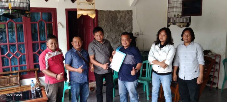 Didampingi Keluarga, Sonny Imawan Serahkan Berkas Pencalonannya Sebagai Ketua APDESI Mesuji Di Hari Terakhir