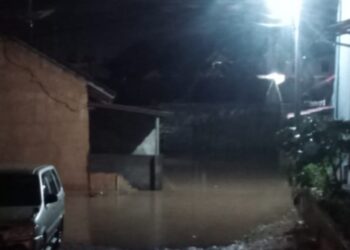 Diguyur Hujan Deras, Perumahan Griya Nuwo Mapan Kotabumi Terendam Banjir.