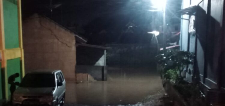 Diguyur Hujan Deras, Perumahan Griya Nuwo Mapan Kotabumi Terendam Banjir.