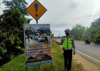 Mengantisipasi dan Menekan Terjadinya Kecelakaan Satlantas Pringsewu Memasang Spanduk Imbauan