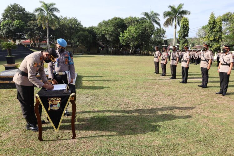 Kabaglog dan Kasatsamapta Polres Way Kanan, Serta Dua Kapolsek Dilantik dan Diserahterimakan