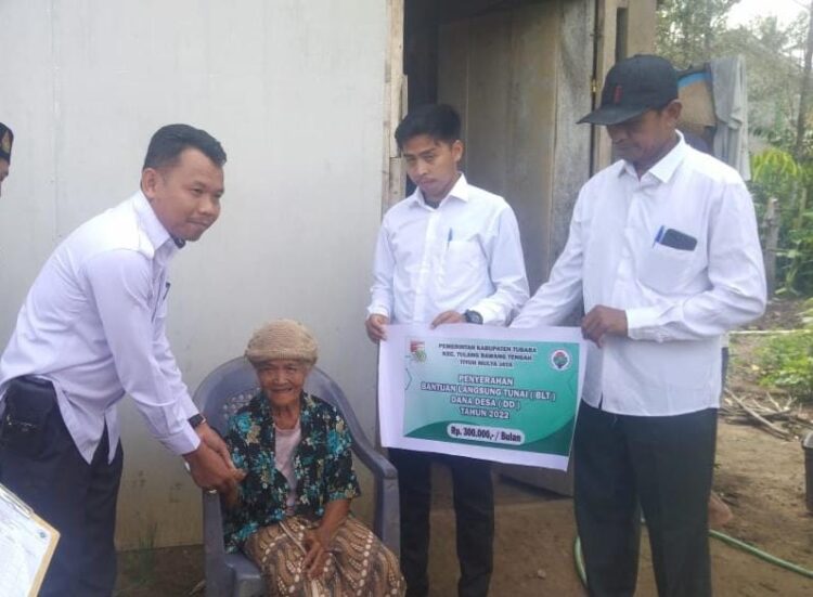 Anggarkan Rp.475 Juta, 132 Warga Mulya Jaya Terima BLT DD