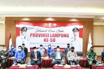 Bupati Lamsel dan SKPD, ikuti HUT Provinsi Lampung Ke 58 secara Hybrid