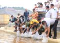 HPN 2022 & HUT PWI ke-76, PWI Pringsewu Tabur Benih Ikan & Tanam Pohon di Way Sekampung