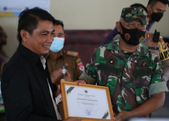 Sukses Ikut Membangun Mesuji Melalui Karya Bakti, PWI Mesuji Beri Penghargaan Kodim 0426 Tuba