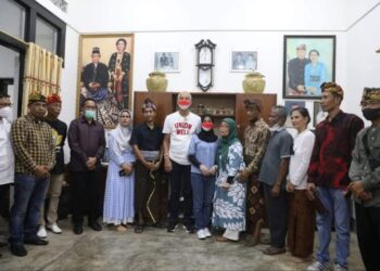 Ganjar Pranowo Singgah di Wisma Raden Soejono