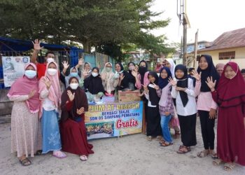 Ngala Berkah Ramadhan, SDN 5 Simpang Pematang Bagi-bagi Takjil