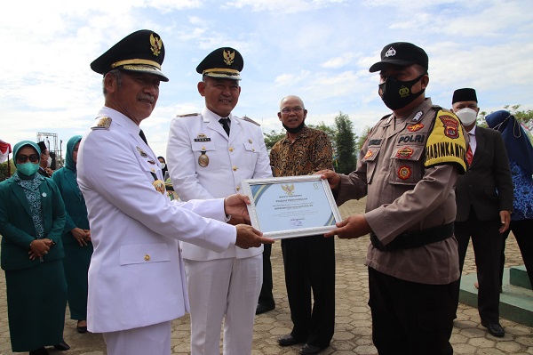 HUT 13 Pringsewu Bripka Adriansyah Di Ganjar Penghargaan Oleh Bupati Pringsewu
