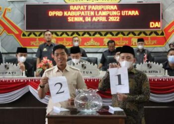DPRD Gelar Paripurna, Dua Calon Wabup Lampura Mengambil Nomor Urut