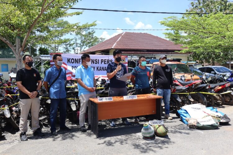 Polres Way Kanan Gerebek Judi Sabung Ayam dan Sita Puluhan Sepeda Motor di Negeri Agung