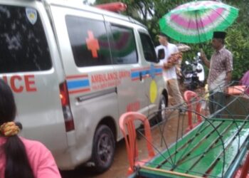 Mulyadi Rahman Anggota DPRD Way Kanan Berikan Bantuan Ambulance Gratis