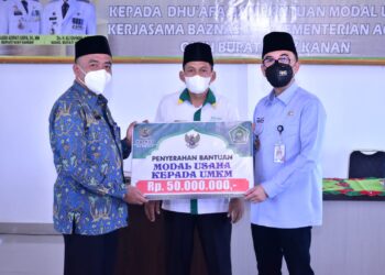 Bupati Adipati Kukuhkan Unit Pengumpulan Zakat dan Serahman Secara Simbolis Bantuan modal usaha kepada UMKM
