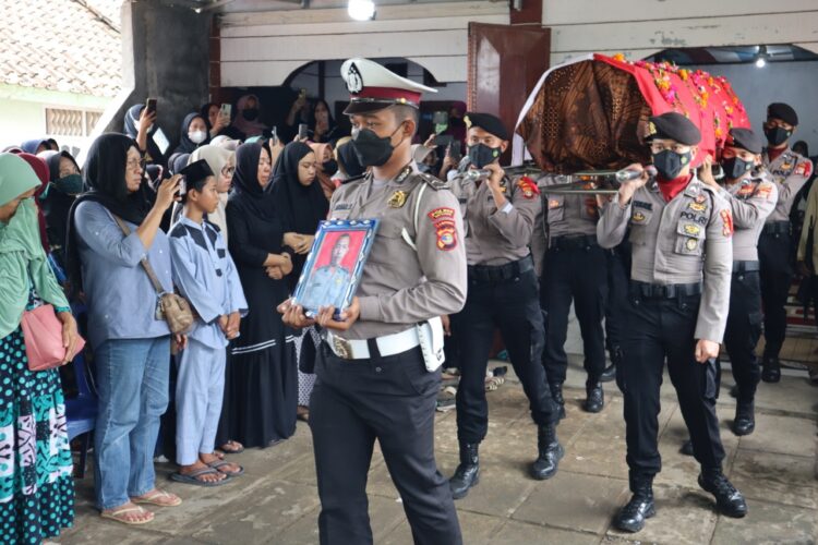 Peraih Pin Emas itu Kini Telah Berpulang