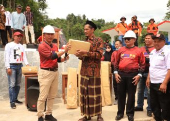 Hebat! Parosil Resmikan Bendungan Way Haru