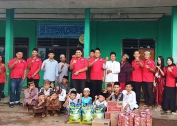 DPC BMI Lampura Santuni Anak Yatim Piatu Dan Bagi Sembako Di Ponpes Al-Mursin