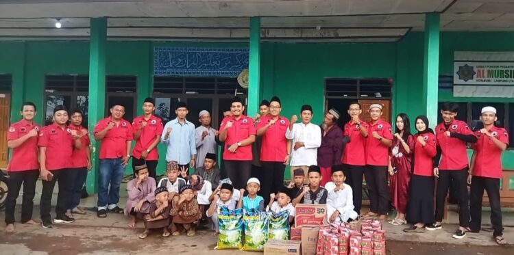 DPC BMI Lampura Santuni Anak Yatim Piatu Dan Bagi Sembako Di Ponpes Al-Mursin