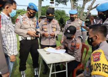 Wakapolres Way Kanan Cek Senpi Anggota Hingga Amunisi