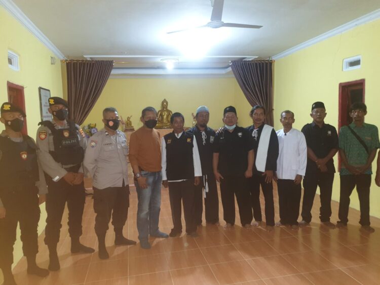 Polres Way Kanan Amanakan Hari Raya Waisak di Vihara Dharma Manggala