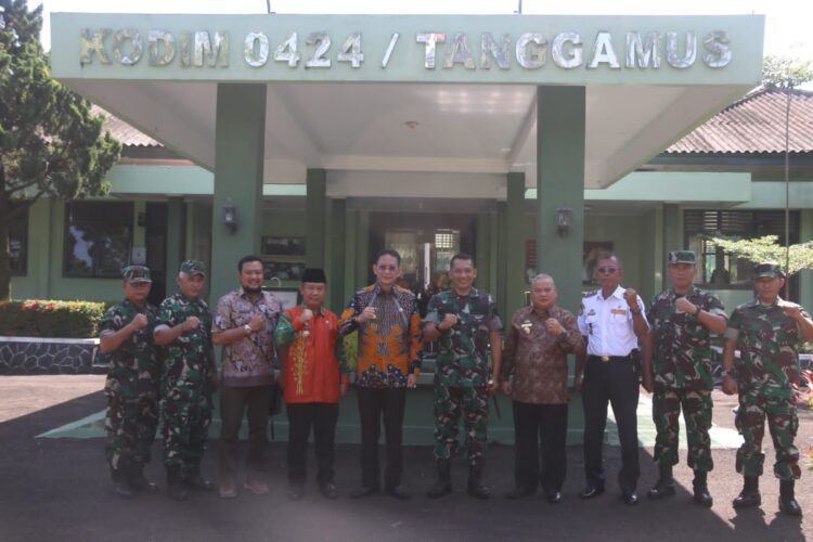 Pj Bupati Pringsewu Silaturahmi Ke Kodim 0424