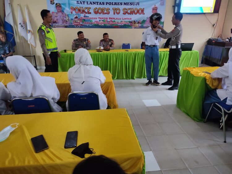 Tanamkan Budaya Tertib Berlalu Lintas Sejak Dini, Satlantas Polres Mesuji Gelar Police Goes To School