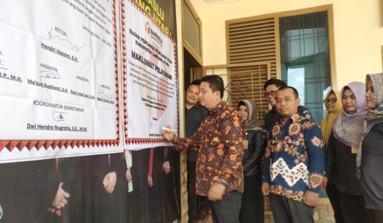 Tanda Tangan Fakta Integritas, Bawaslu Lampura Komitmen Berantas Korupsi