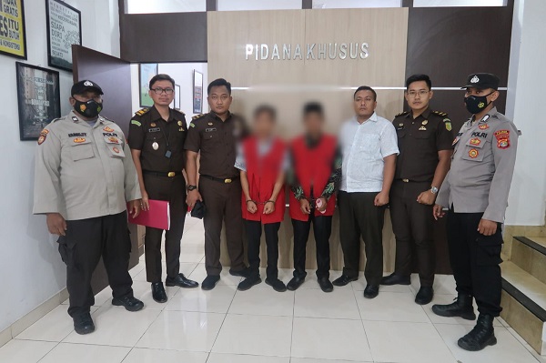 Kepala Tiyuh Panaragan Bersama Sekretaris F dan E Di Tahan Kejaksaan