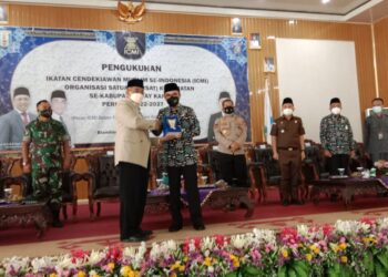 Adipati Kukuhkan Orsat ICMI Kecamatan Se-kabupaten Way Kanan