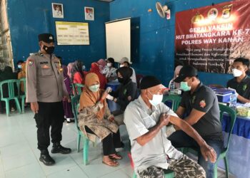 Jelang Hari Bhayangkara Ke-76, Polres Way Kanan Gelar Vaksinasi