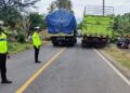 Diduga Mengantuk, Dua Truk Tabrakan ‘Adu Banteng’ di Jalinbar Kotaagung Timur