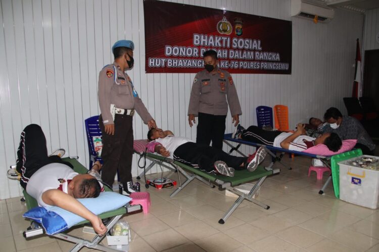 Menjelang HUT Bhatangkara ke-76 Polres Pringsewu Menggelar Aksi Donor Darah