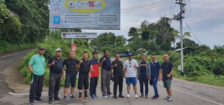 Olahraga di Bukit Gado-Gado Padang sambil Silaturahim dan Menikmati Pemandangan yang Indah