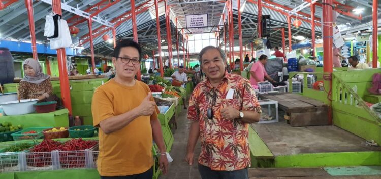 Bersama Alam, “Bapaknya” Pasar Tanah Kongsi Kampung Cino Kota Padang Menyemangati Ratusan Pedagang