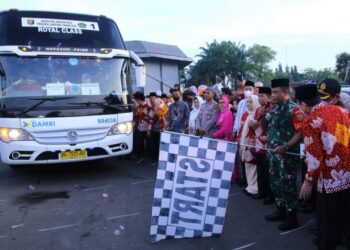 Bupati Lepas Keberangkatan 222 Jemaah Haji Lampura