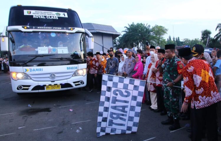 Bupati Lepas Keberangkatan 222 Jemaah Haji Lampura