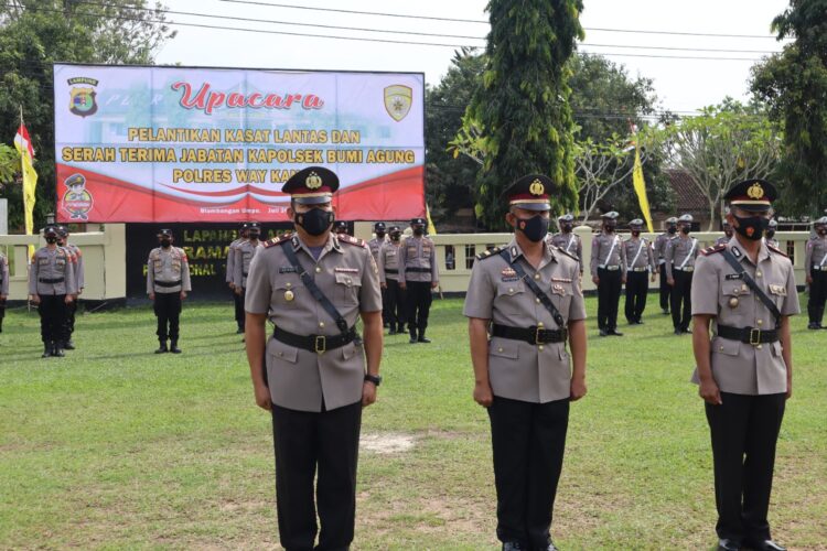Kapolres AKBP Teddy Rachesna Lantik Kasat Lantas dan Kapolsek Bumi Agung