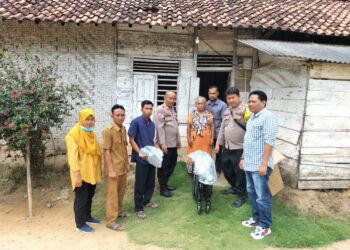 Wujudkan Polri Bersama Masyarakat, Polres Mesuji Beri Bantuan Kursi Roda