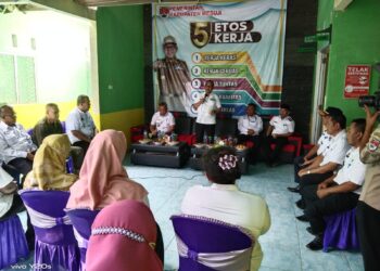 Berkunjung Ke Mestim, Ini Pesan Sulpakar Untuk Nakes Disana