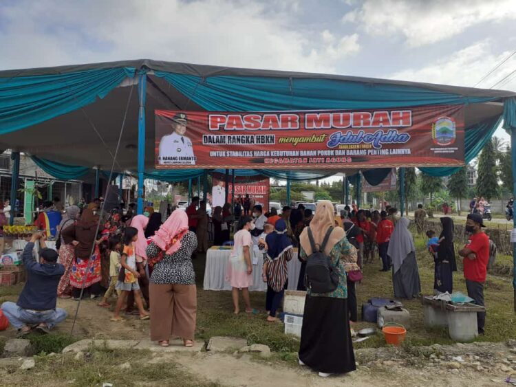 Jelang Idul adha, Disdagperin Lamsel gelar Operasi Pasar