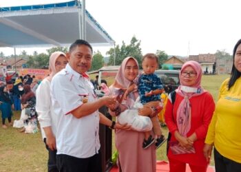 Hari ke 3 Operasi Pasar, Disdagperin Lamsel bagikan 50 Paket Sembako