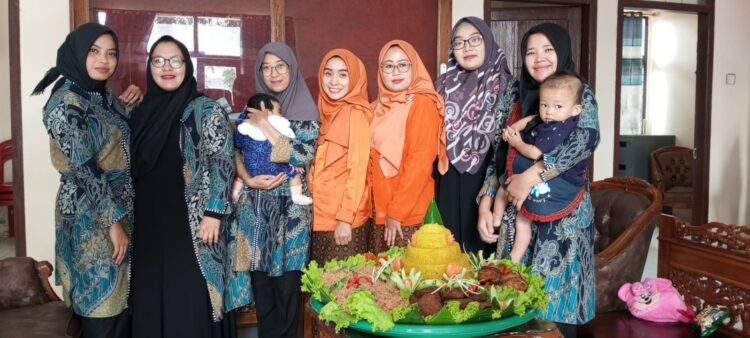 HUT Ke-61, IKWI Lambar Ikuti Silaturrahmi Nasional dan Potong Tumpeng