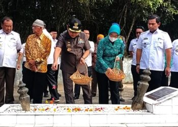 Sulpakar Ziarahi Makam Pangeran Mat Ali