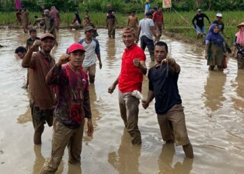 Semarak HUT RI Ke-77 Warga Pekon Purawiwitan Lomba Tangkap Ikan