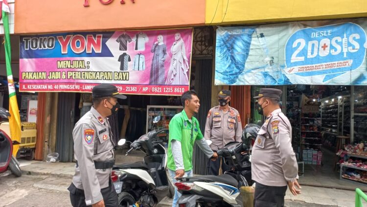 Cegah Premanisme Satgas Operasi Bina Kusuma Polres Pringsewu Beri Himbauan Kepada Tukang Parkir