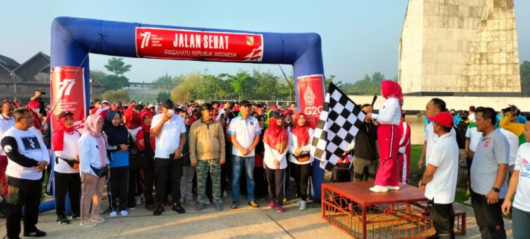 Jalan Sehat Pemkab Tubaba Sambut HUT RI Ke 77